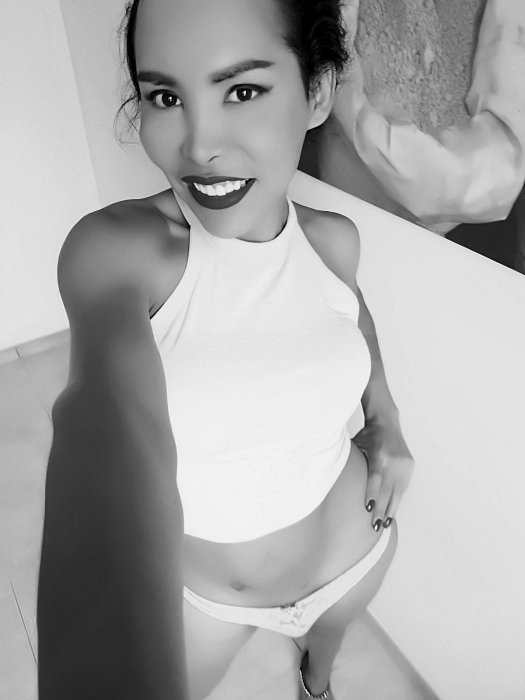 Beautiful Shemale - photo 9