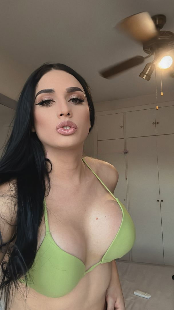 Vanessa Nakary - foto 8