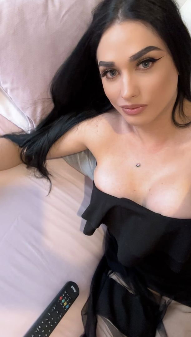 Vanessa Nakary - foto 11